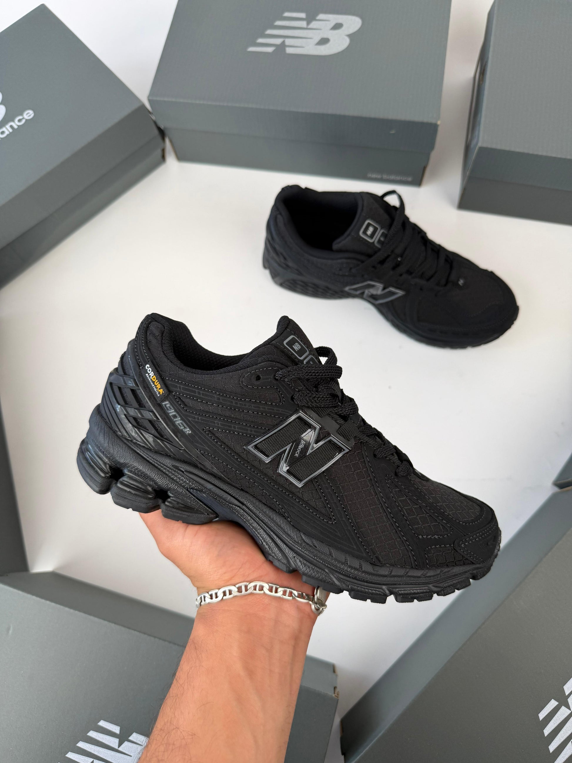 NEW BALANCE 1906 R