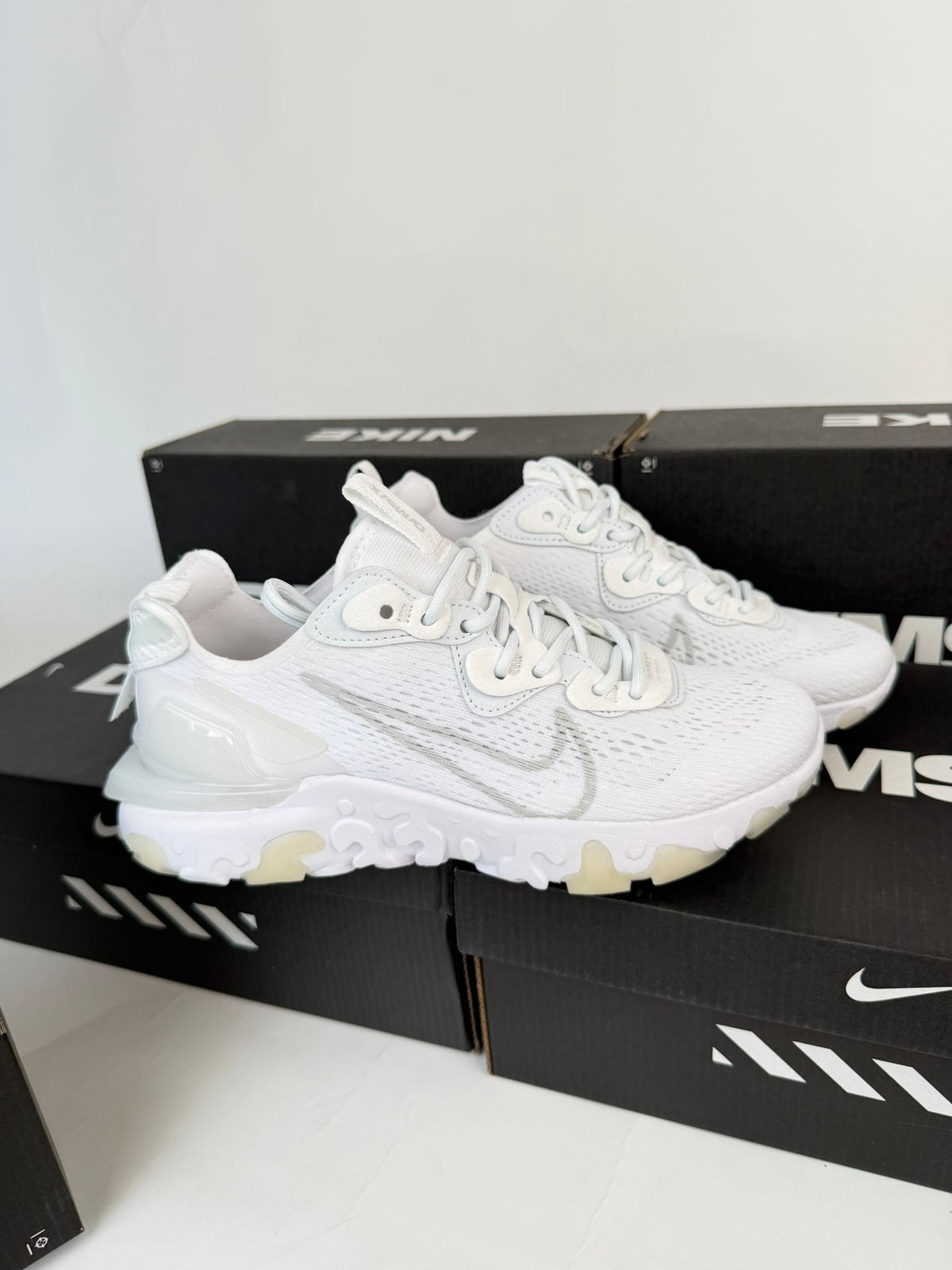 NIKE REACT VISION