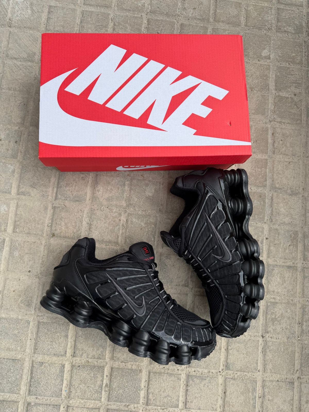 NIKE SHOX