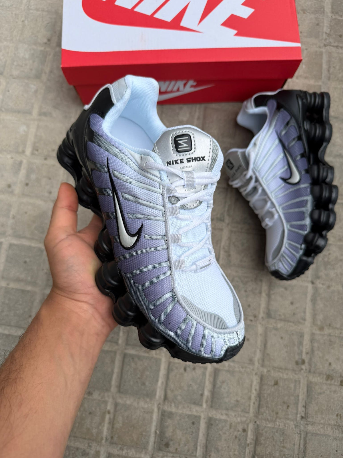 NIKE SHOX