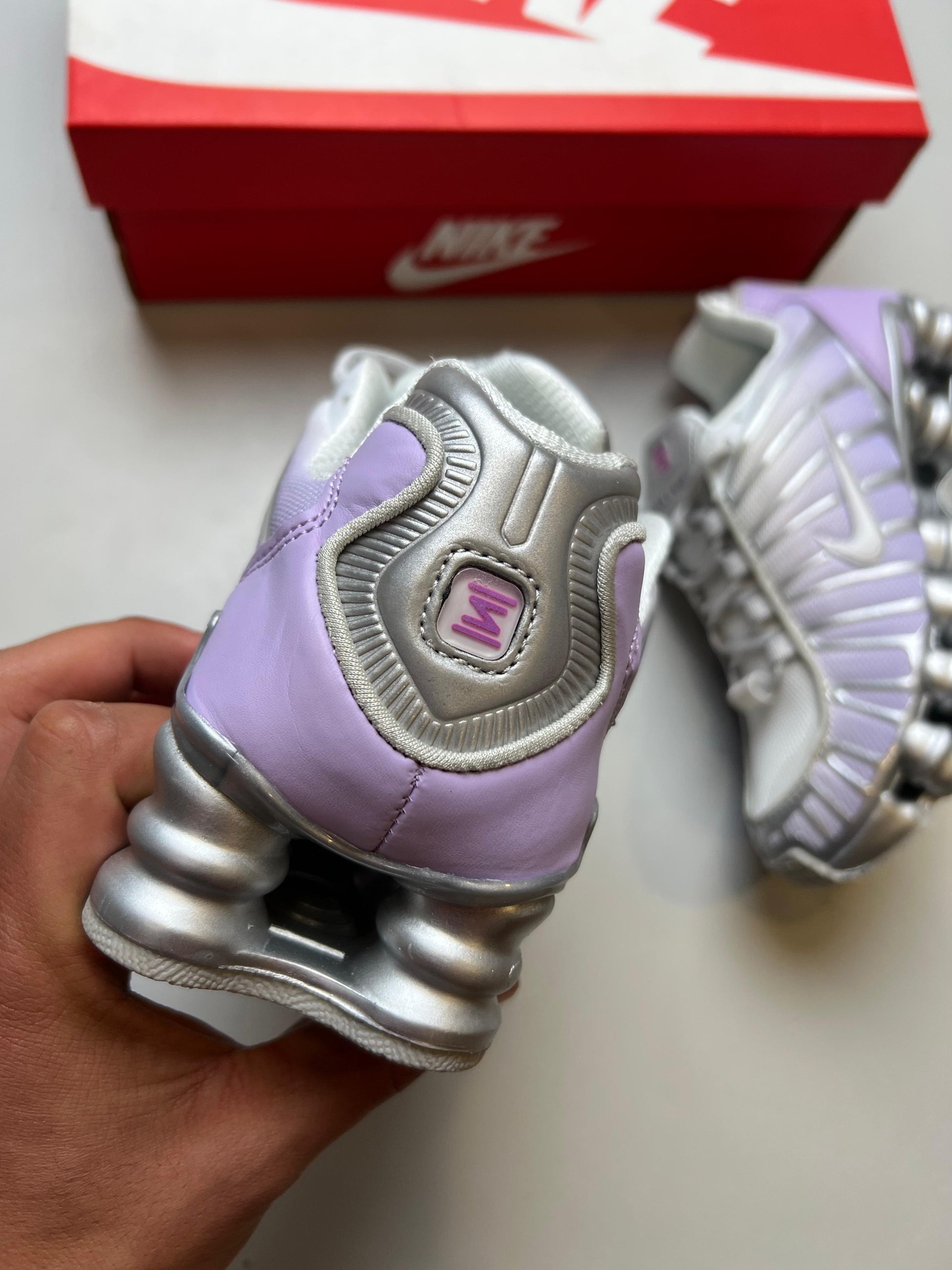 NIKE SHOX