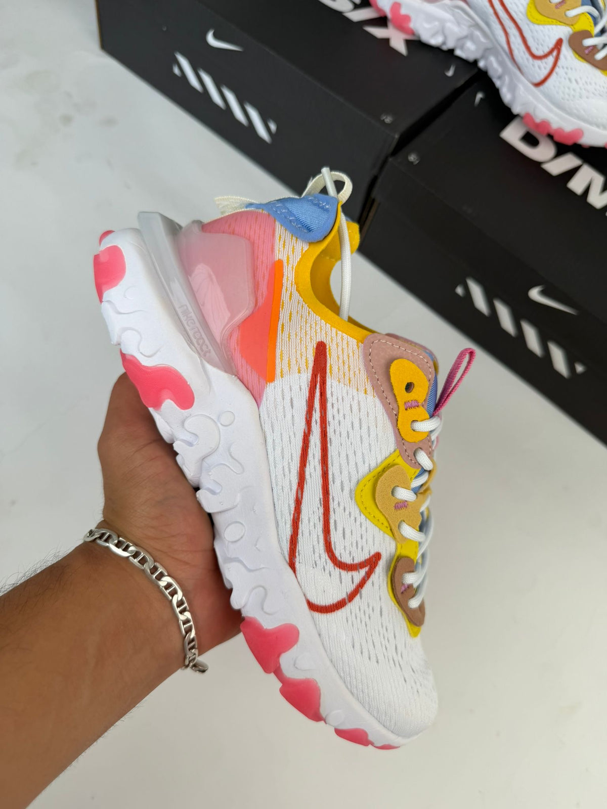 NIKE REACT VISION