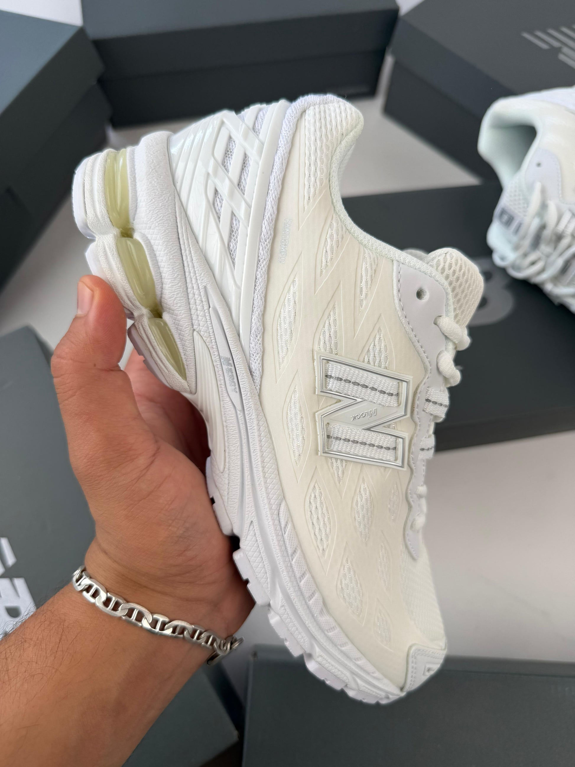 NEW BALANCE 1906 R