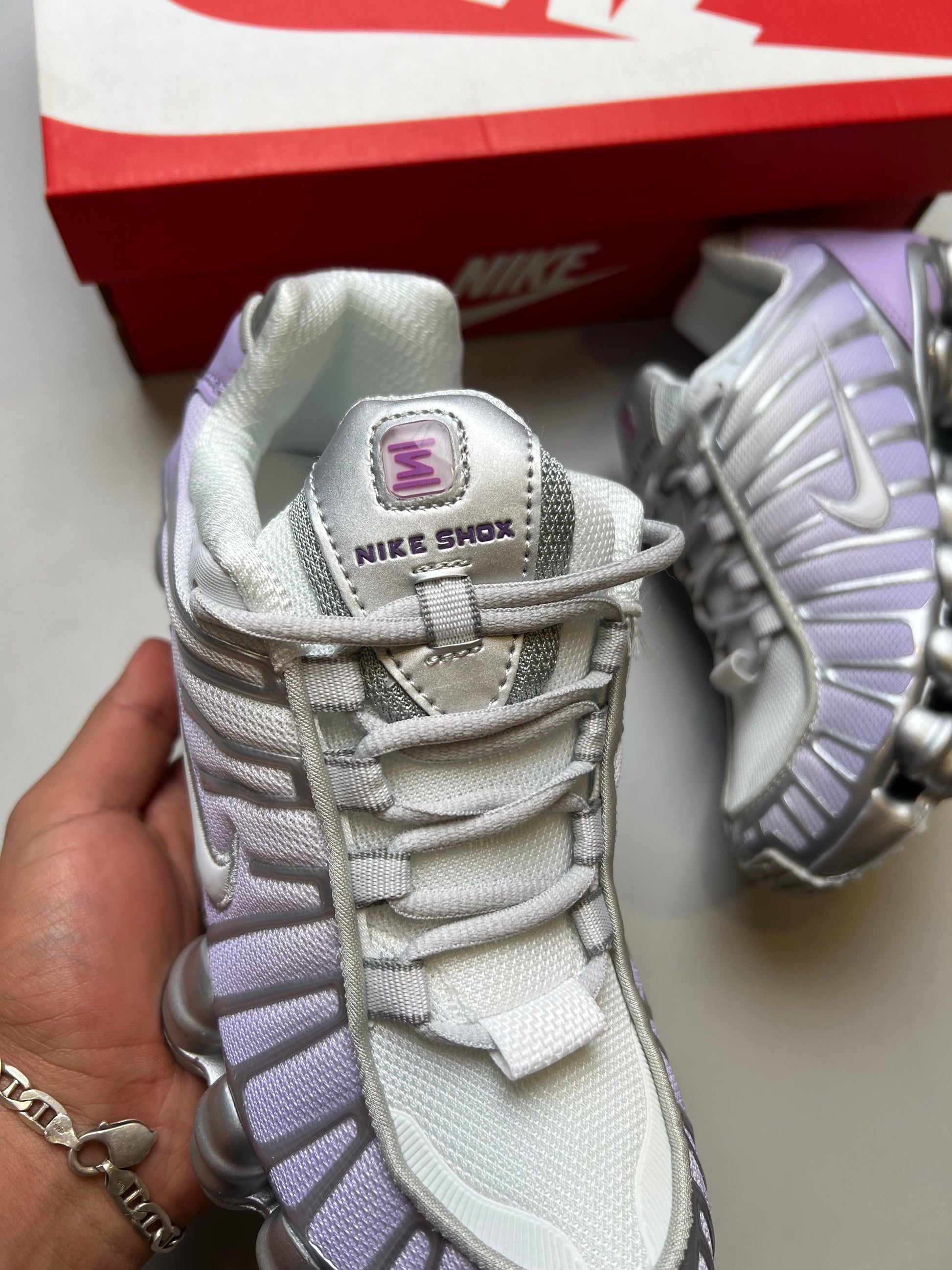 NIKE SHOX