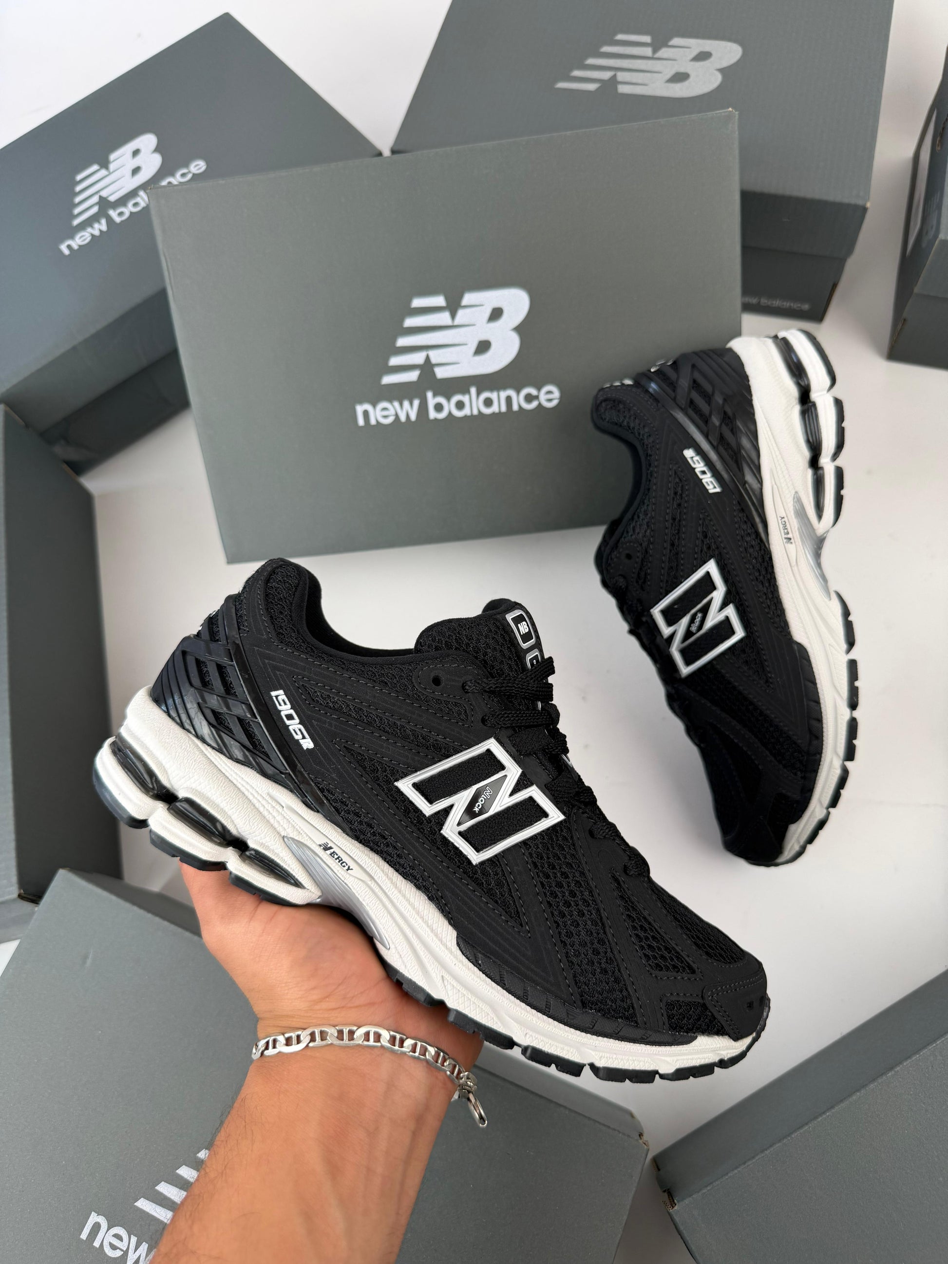 NEW BALANCE 1906 R