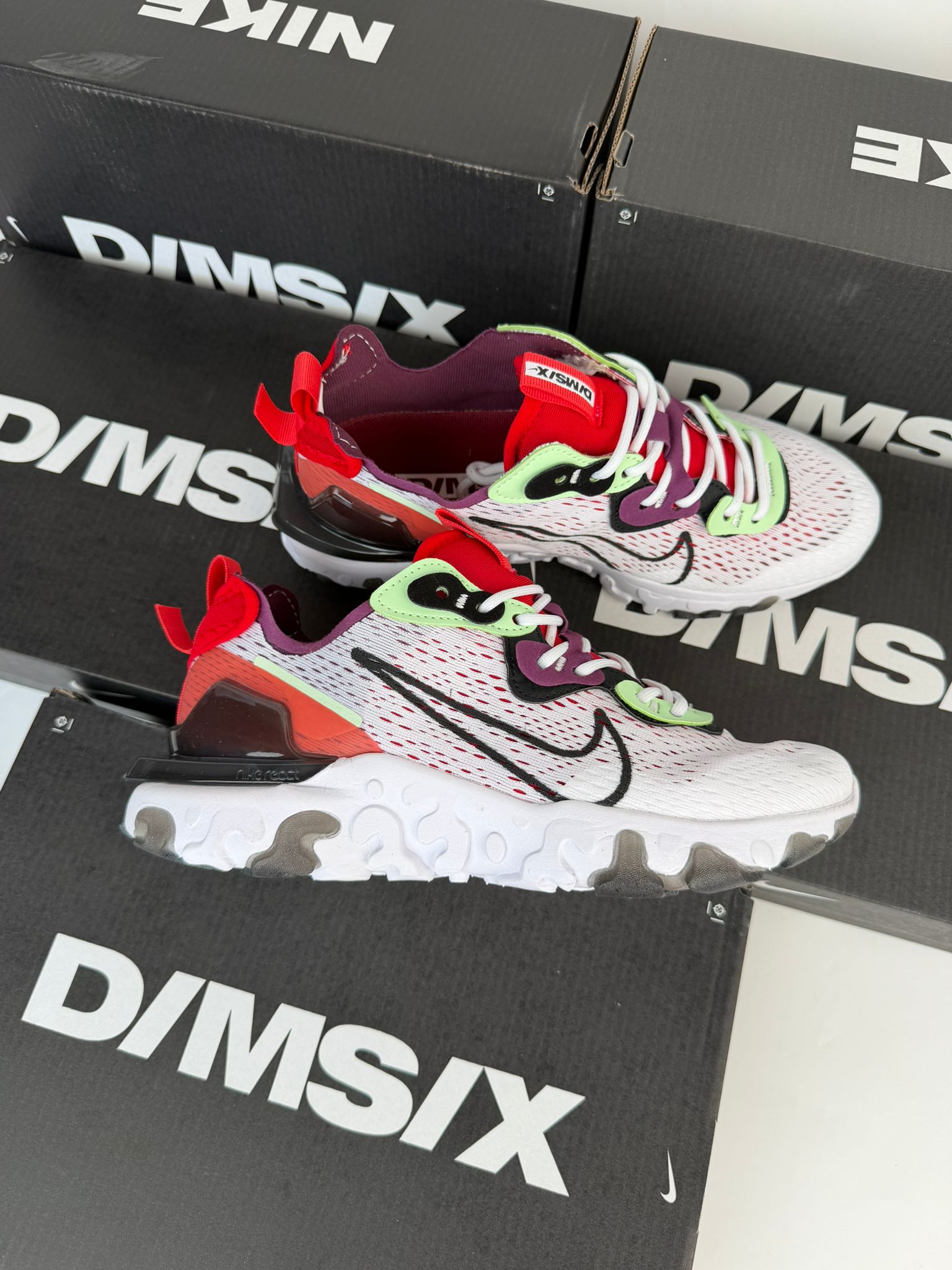 NIKE REACT VISION
