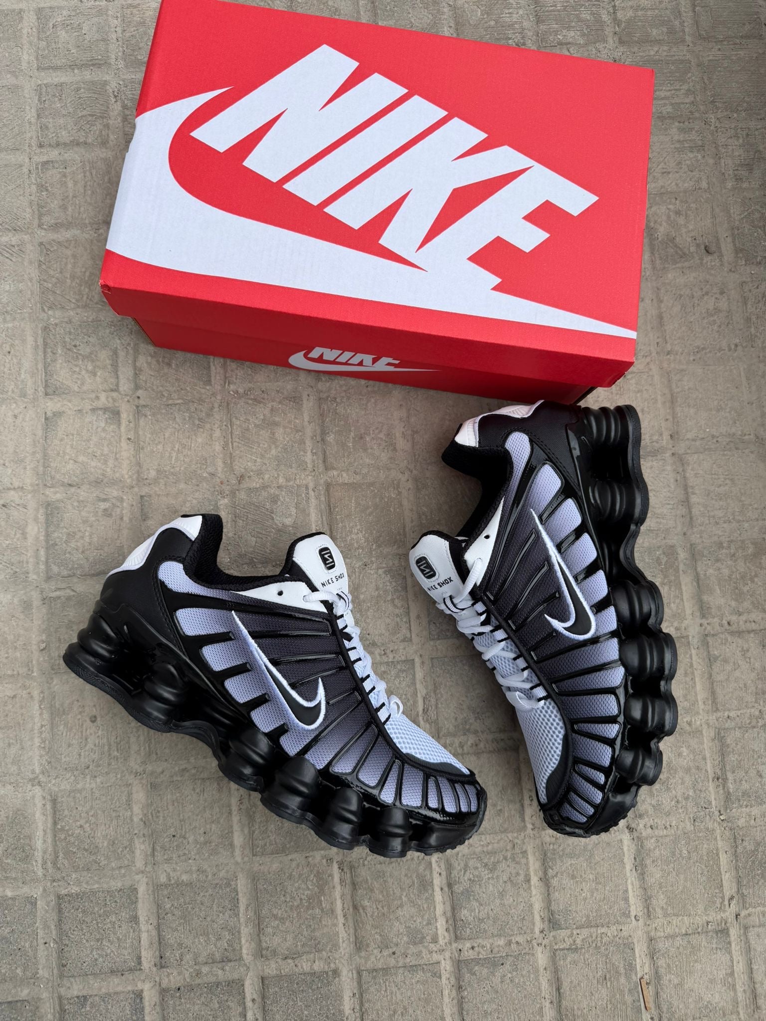 NIKE SHOX