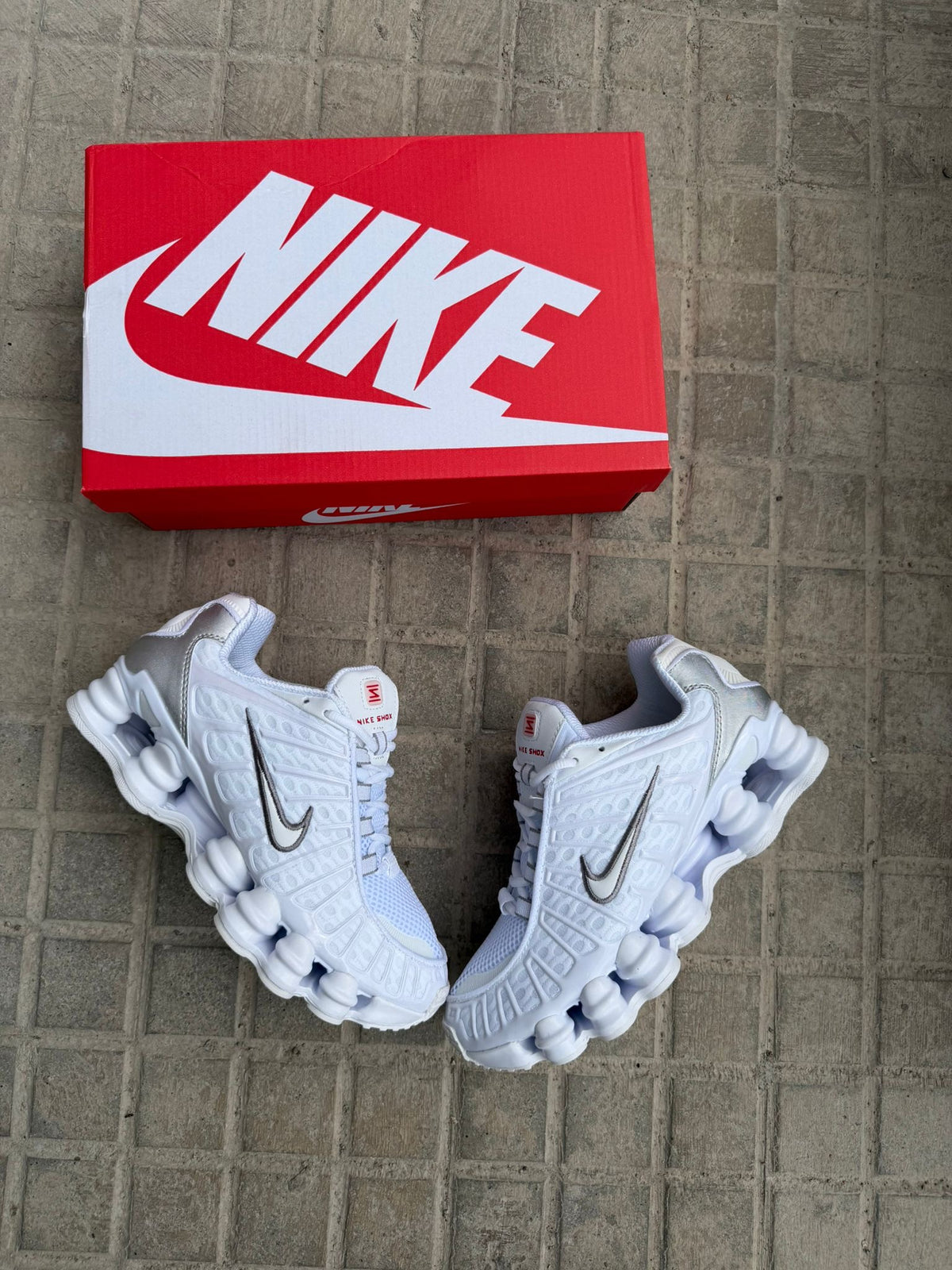 NIKE SHOX