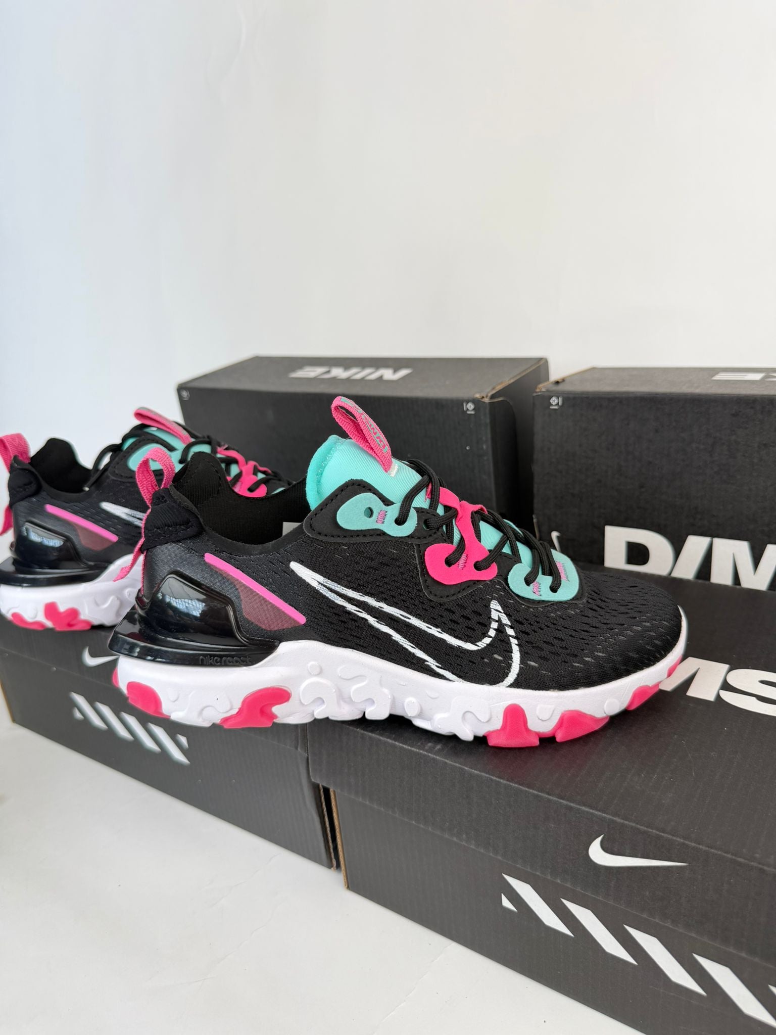 NIKE REACT VISION