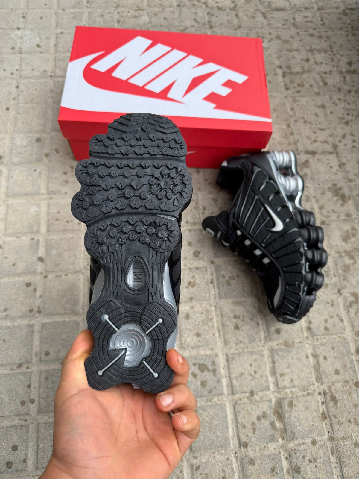 NIKE SHOX