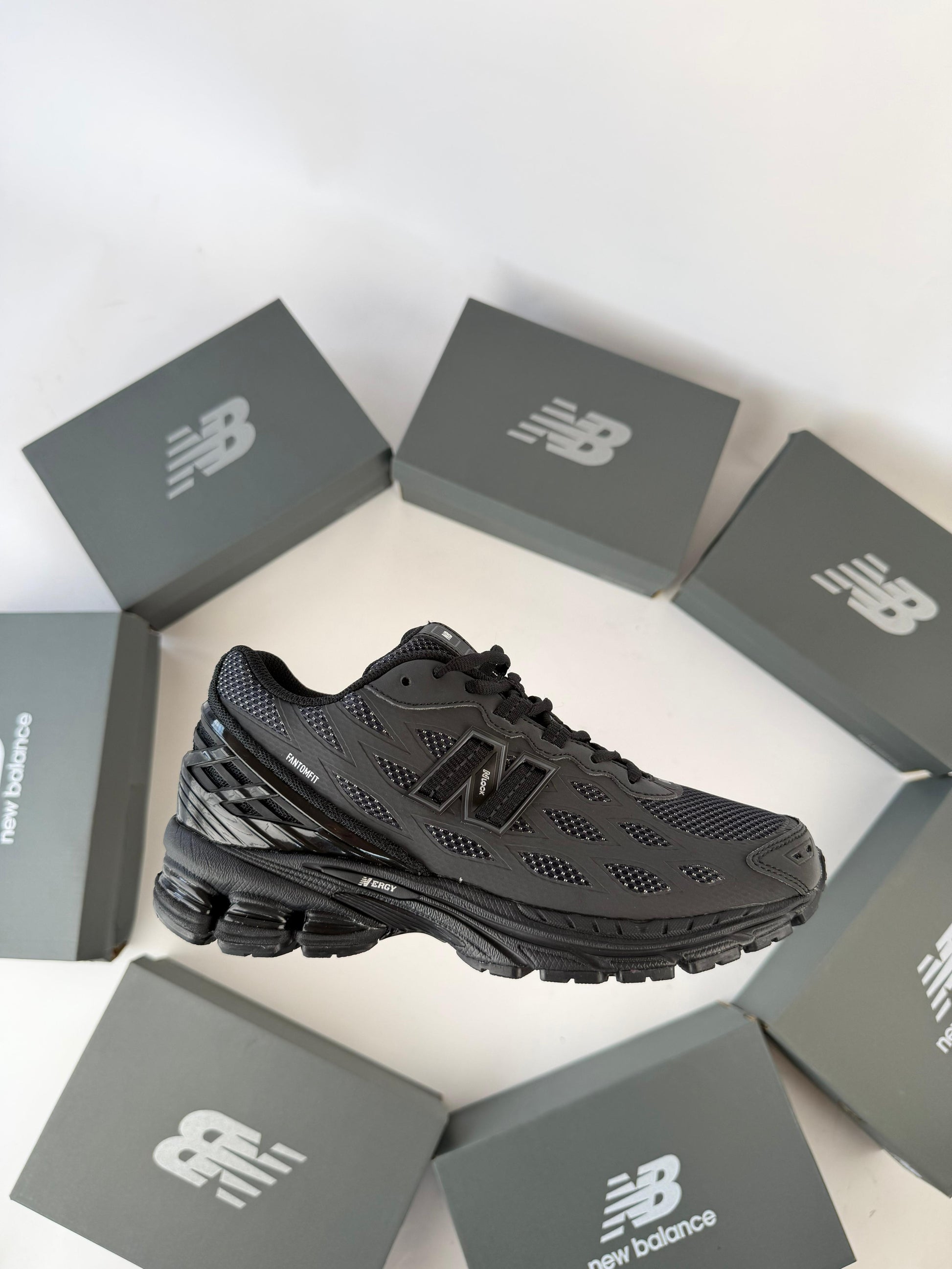 NEW BALANCE 1906 R
