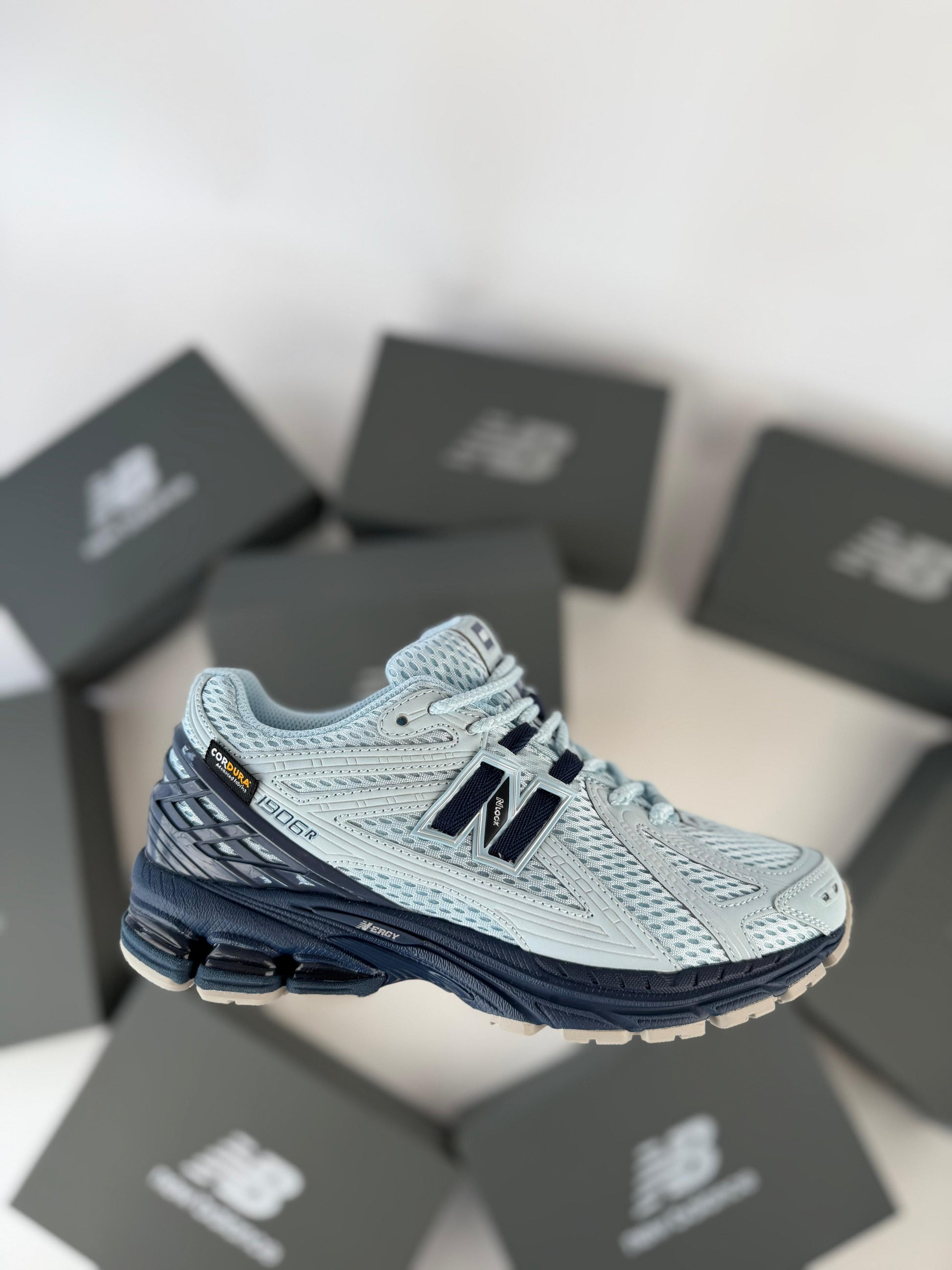 NEW BALANCE 1906 R