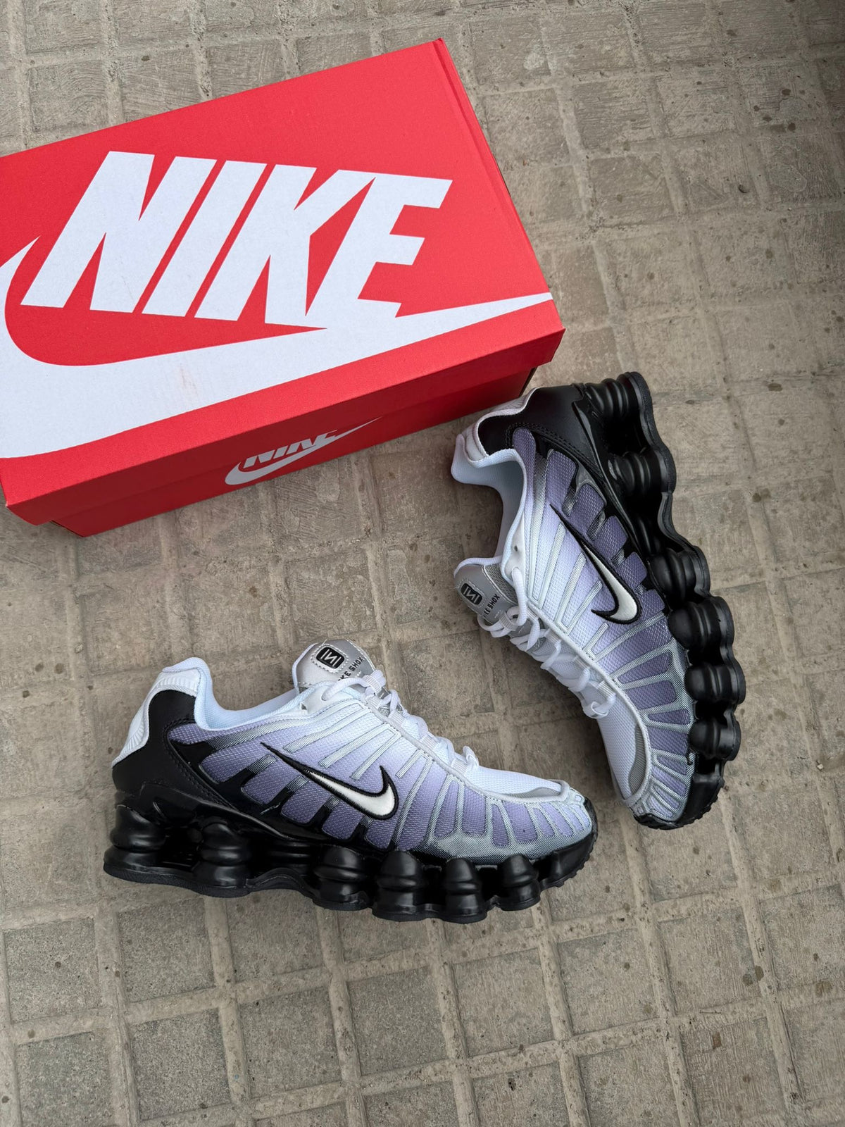 NIKE SHOX