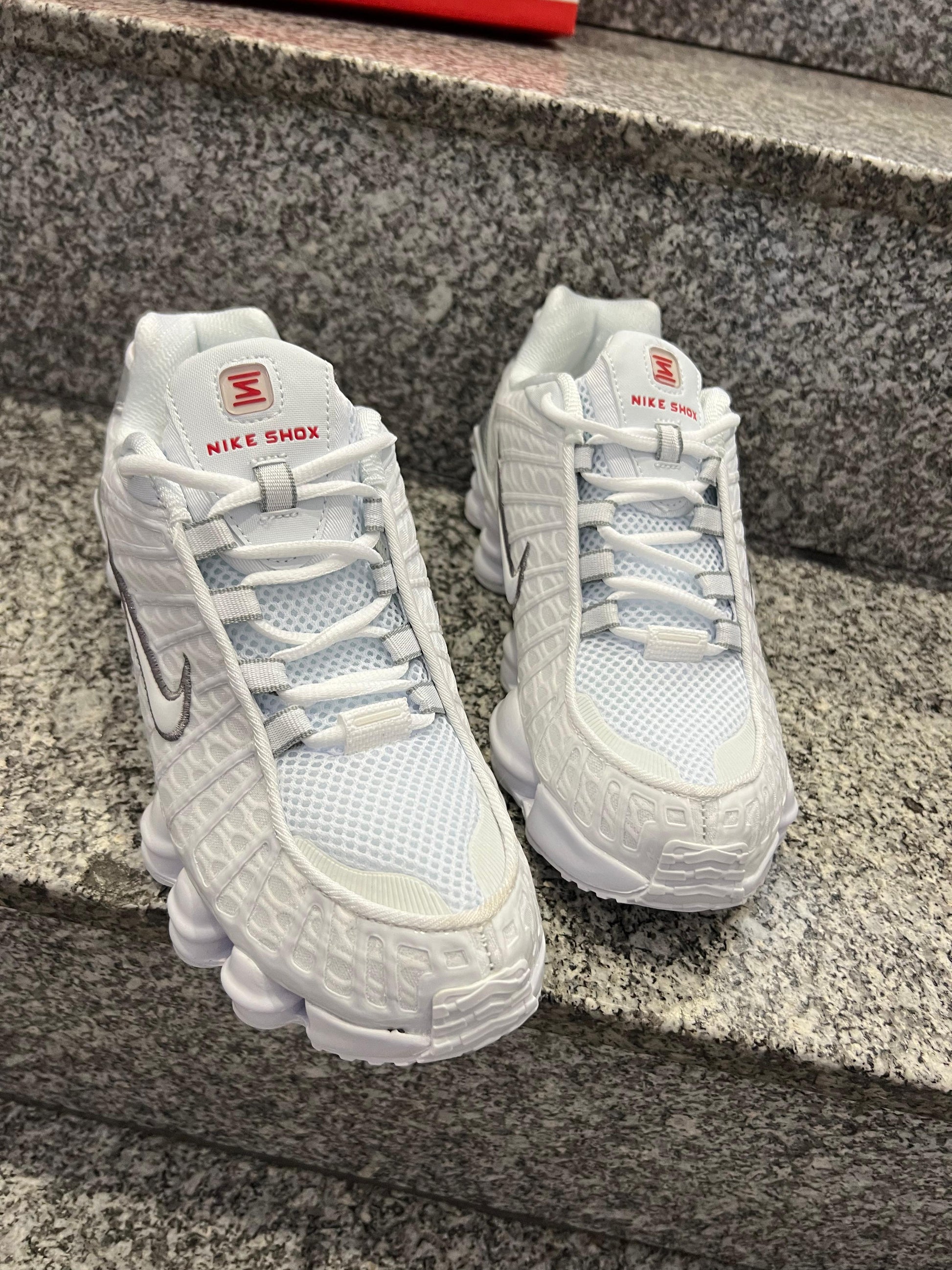 NIKE SHOX