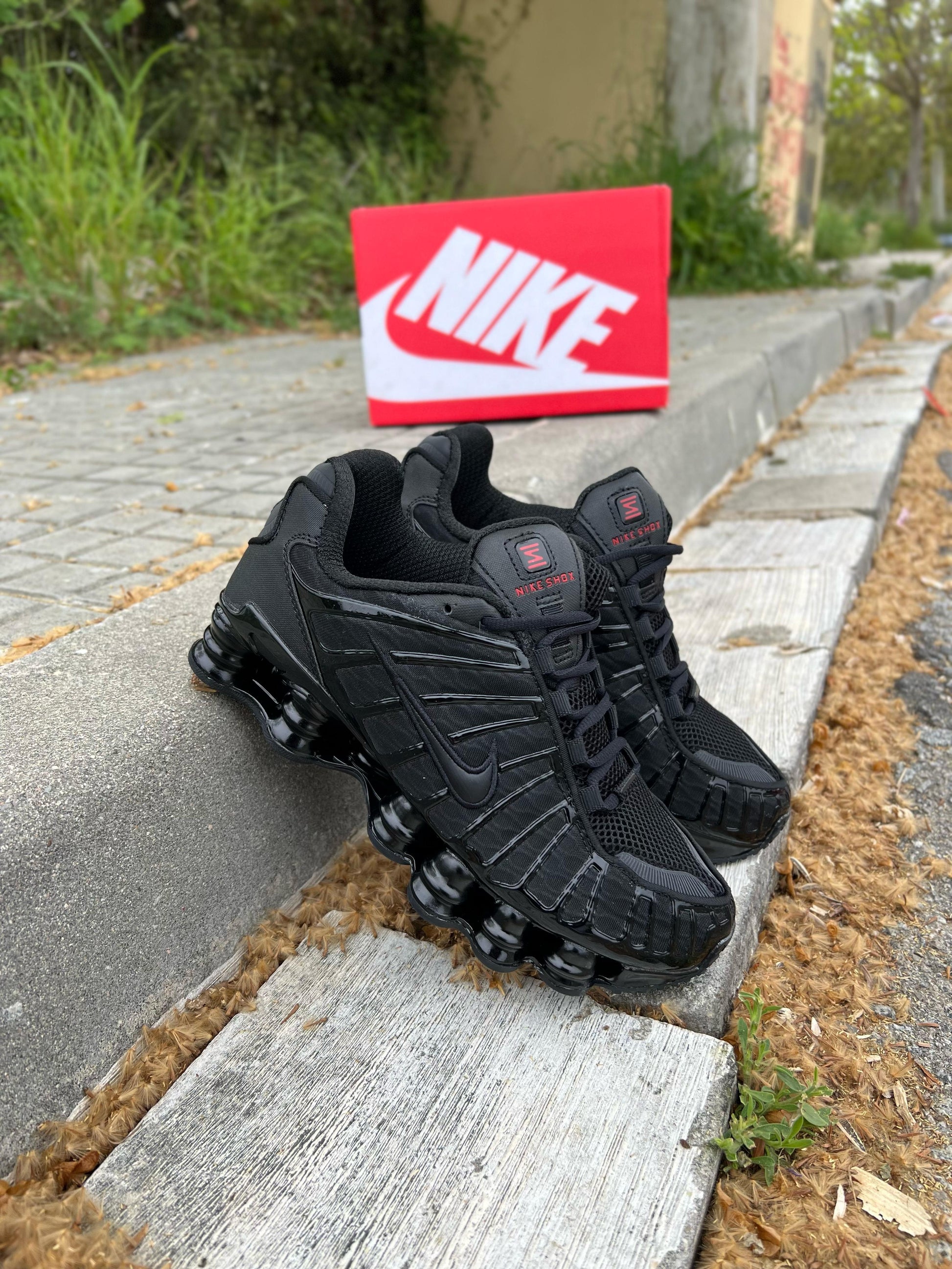 NIKE SHOX