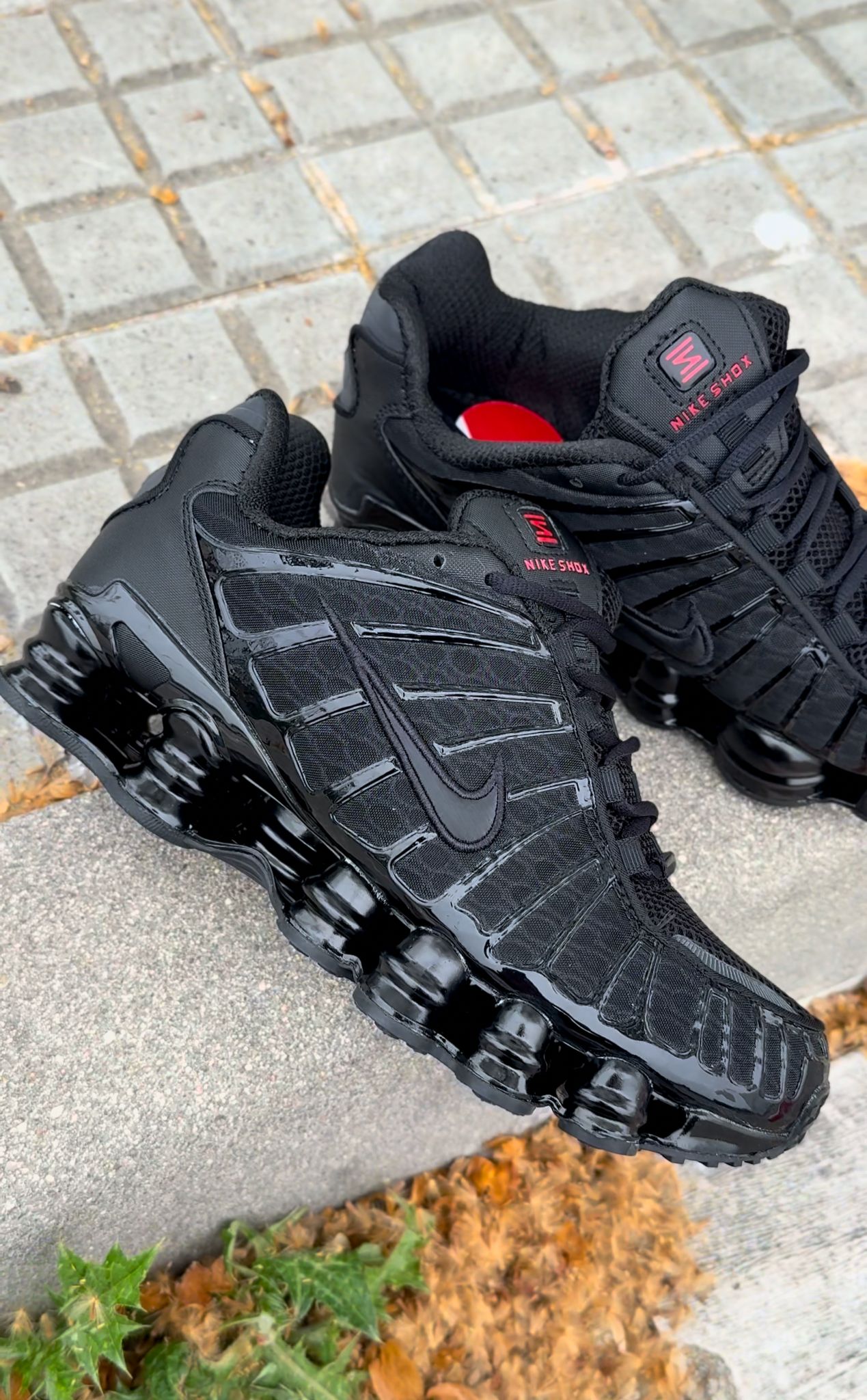 NIKE SHOX