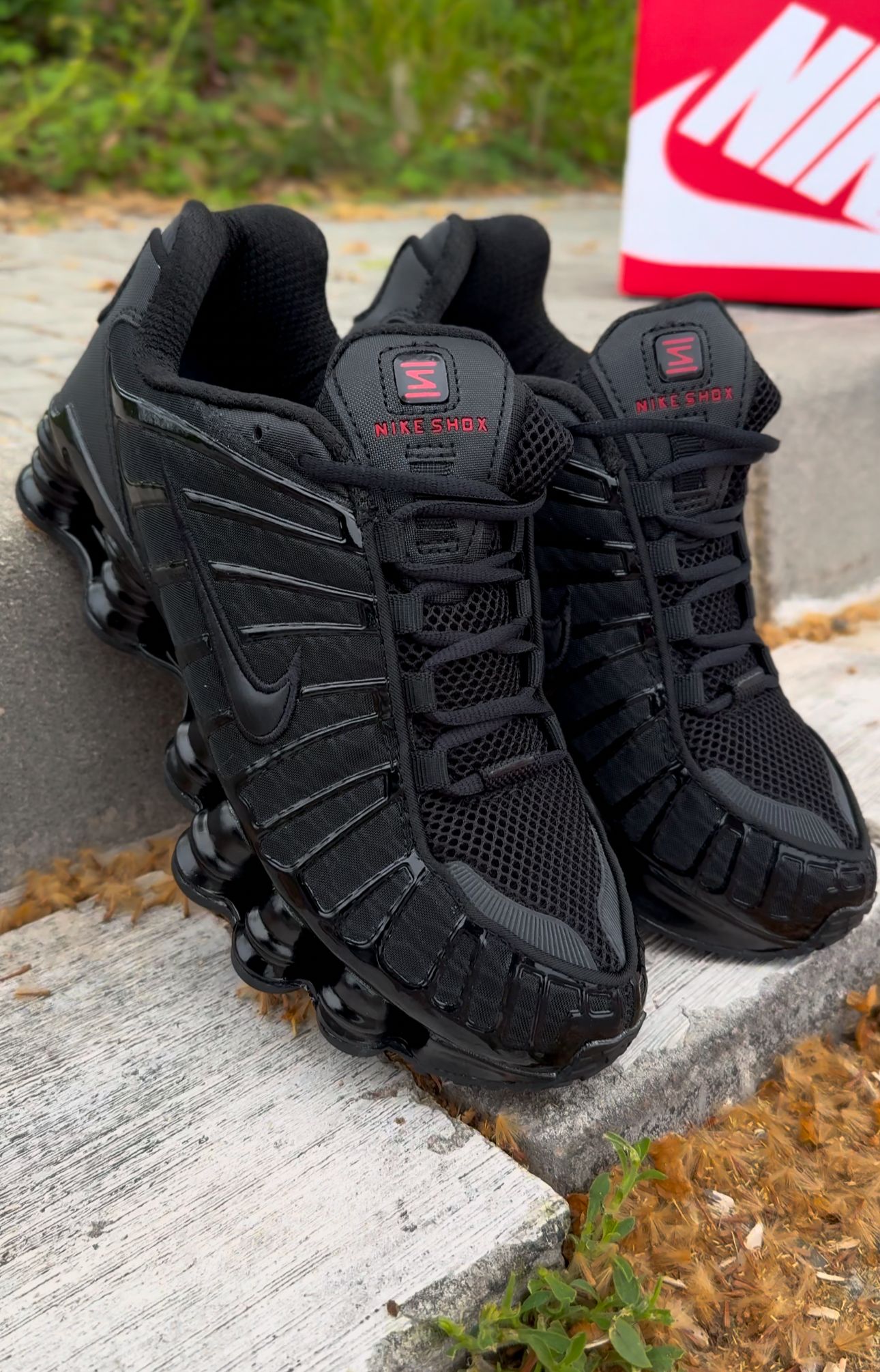 NIKE SHOX